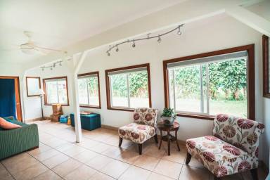 Main picture of 421 Kaholalele Rd