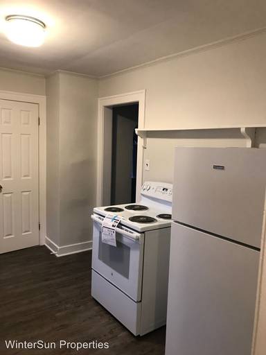 Main picture of 251 W 11th St