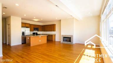 Main picture of 1627 N Clybourn Ave