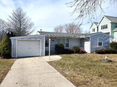 Main picture of 9848 Lakeshore Dr
