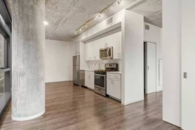 Main picture of 612 S Clark St