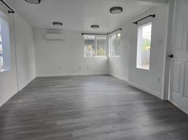 Main picture of 214 Stark St