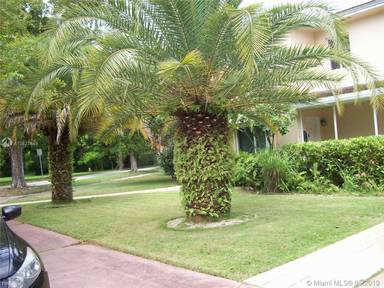 Main picture of 570 University Dr
