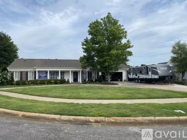 Main picture of 820 River Bluff Dr