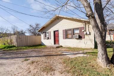 Main picture of 233 Clinton St