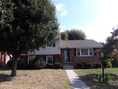 Main picture of 913 Dogwood Cir