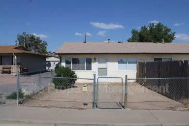 Main picture of 1500 N La Crosse Ave