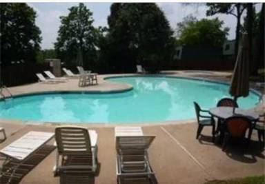 Main picture of 400 Meadowview Ln