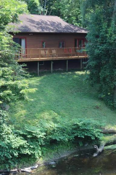 Main picture of 4 Scenic Rd