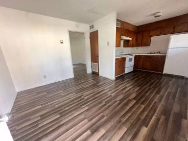 Main picture of 310 N Gilmer St