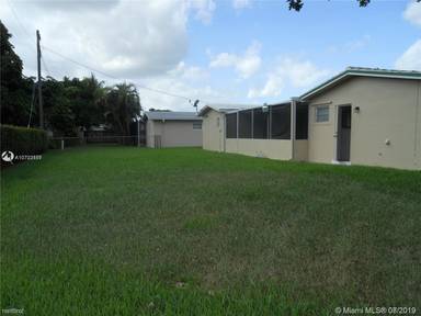 Main picture of 6500 SW 9th St