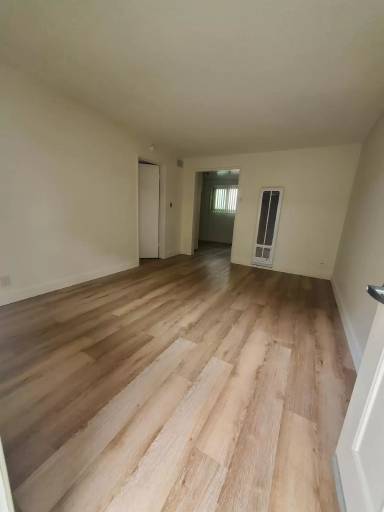 Main picture of 620 E Imperial Ave