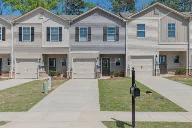 Main picture of 602-640 The Heights Ln