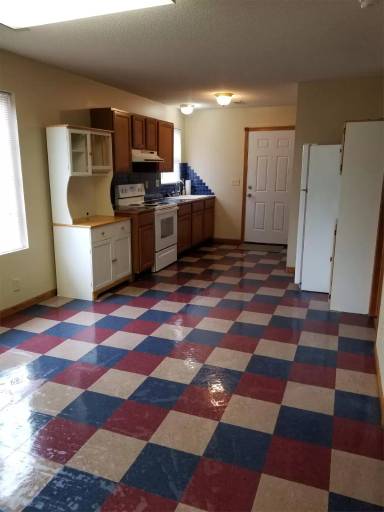 Main picture of 1550 S Gold St
