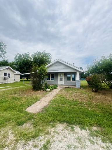 Main picture of 109 N 2nd St