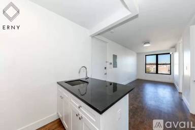 Main picture of 2250 Clarendon Rd