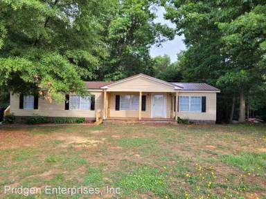 Main picture of 400 Green Meadows Dr