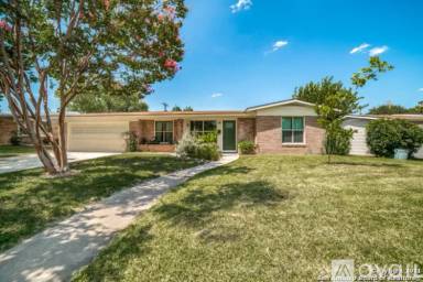 Main picture of 307 Waxwood Ln