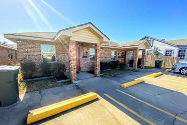 Main picture of 402 Churchill St