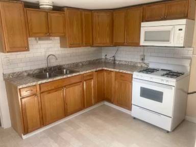 Main picture of 621 Albany St
