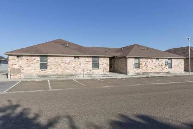 Main picture of 1805 Oasis Ave