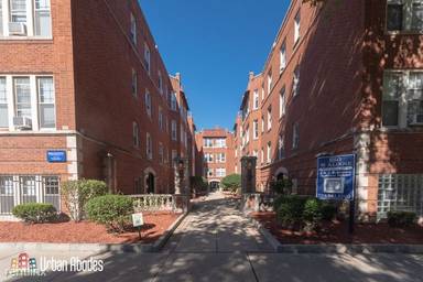 Main picture of 550-60 W Aldine Ave