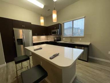 Main picture of 700 Cherry St