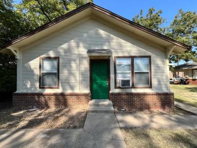 Main picture of 511 W Collins St