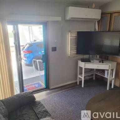 Main picture of 5055 E University Dr