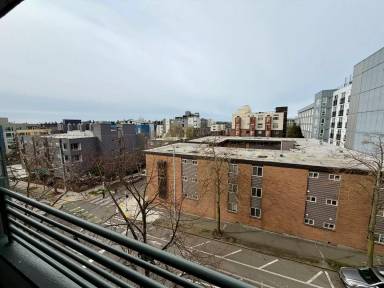 Main picture of 6700 Roosevelt Way NE