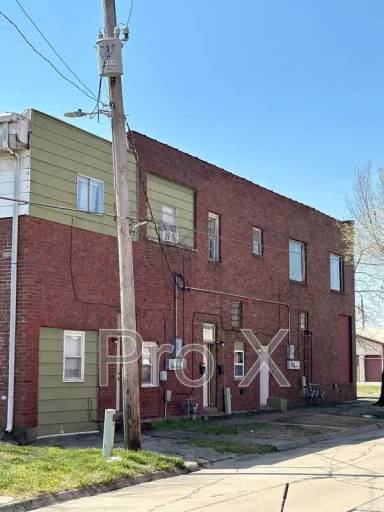 Main picture of 101 S Elm St