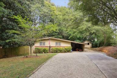 Main picture of 555 Cobb Cir SE