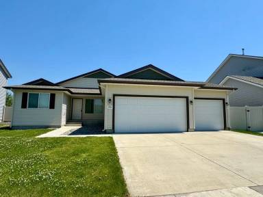 Main picture of 1534 N Pyroclast St