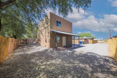 Main picture of 2538 N Sycamore Blvd