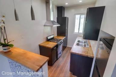 Main picture of 2439 Union St