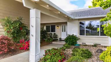 Main picture of 329 Oak Leaf Cir