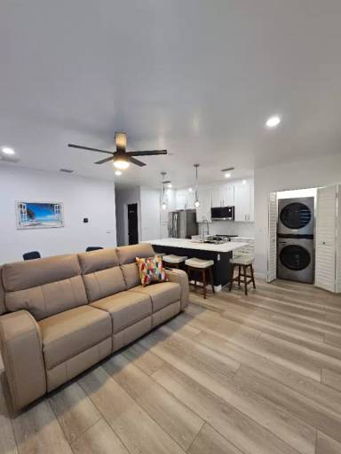 Main picture of 527 N Garden Ave