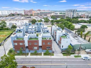 Main picture of 1505 S Akard St