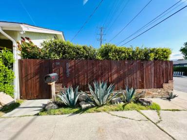 Main picture of 5251 Auckland Ave
