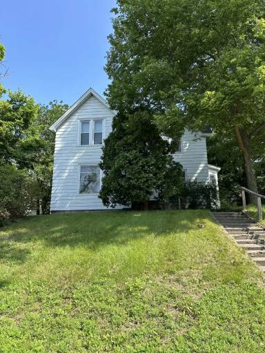 Main picture of 630 1/2 Galloway St