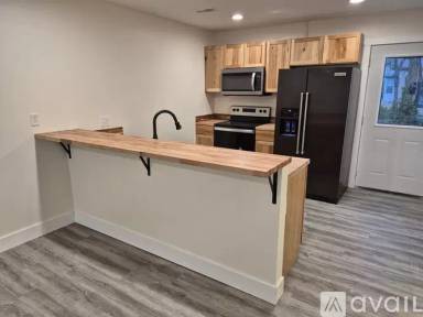 Main picture of 615 Iowa St