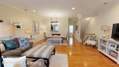 Main picture of 208 W Bland St