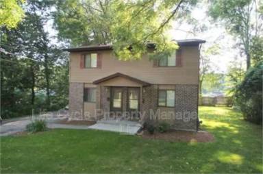 Main picture of 922 Emerald Ave NE