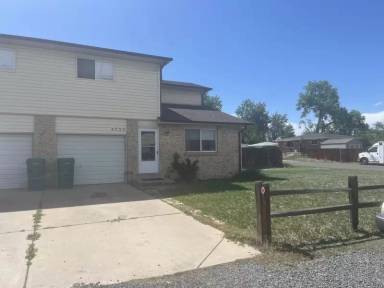 Main picture of 4735 Nelson St