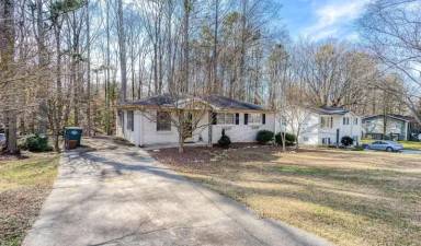 Main picture of 2004 Rhett Dr NW