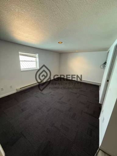 Main picture of 110 W Broadway St