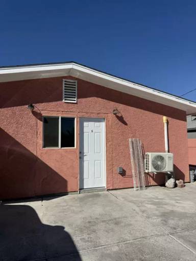Main picture of 1600 Yellow Rose St