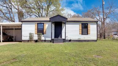 Main picture of 615 9th Ave NW