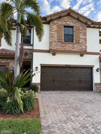 Main picture of 9606 Town Parc Cir N