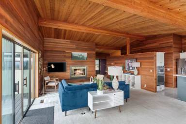 Main picture of 5745 Skyline Dr